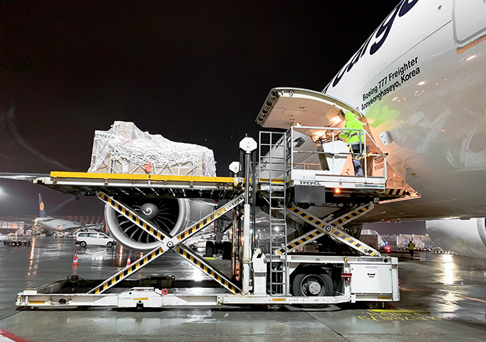foto DB Schenker lanza una oferta global de transporte aéreo neutro en CO2.
